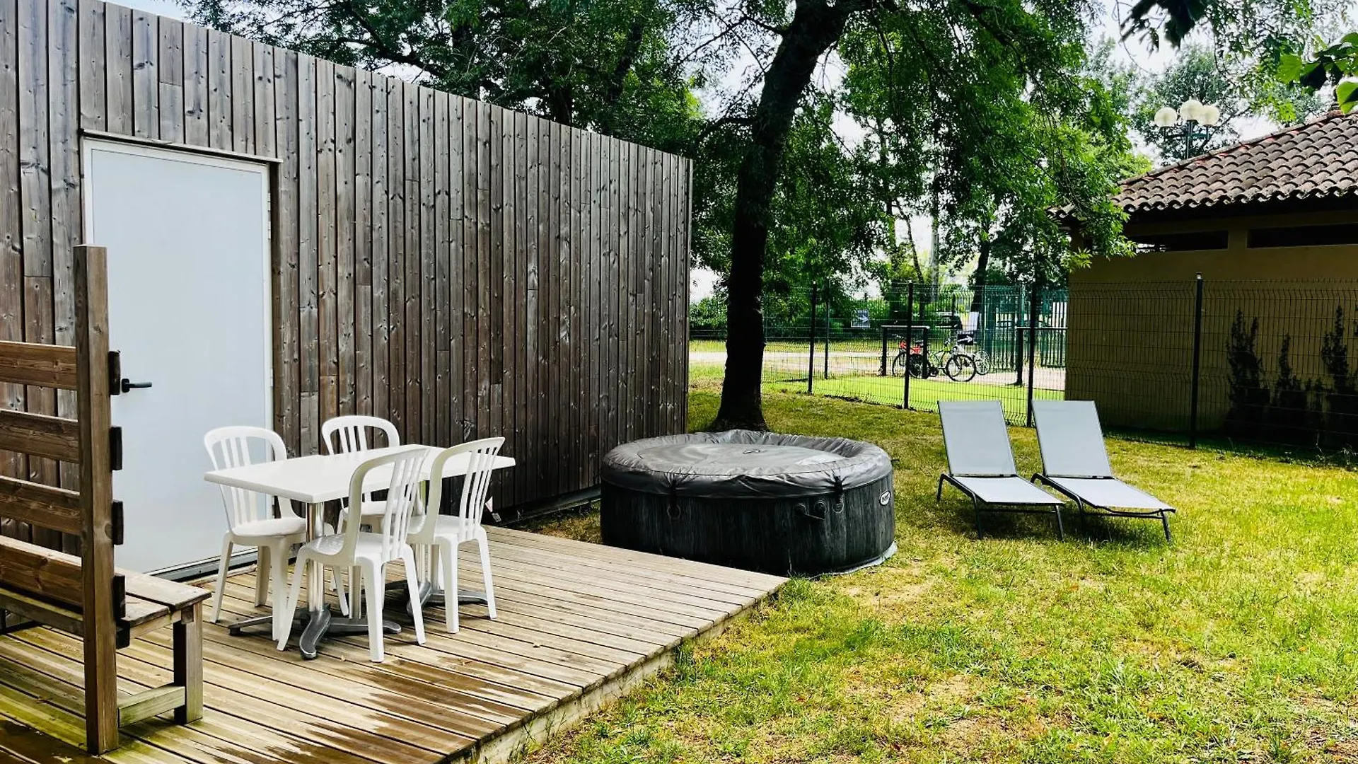 Kemping Camping De Bernadou - Le Lodge Villemur-sur-Tarn